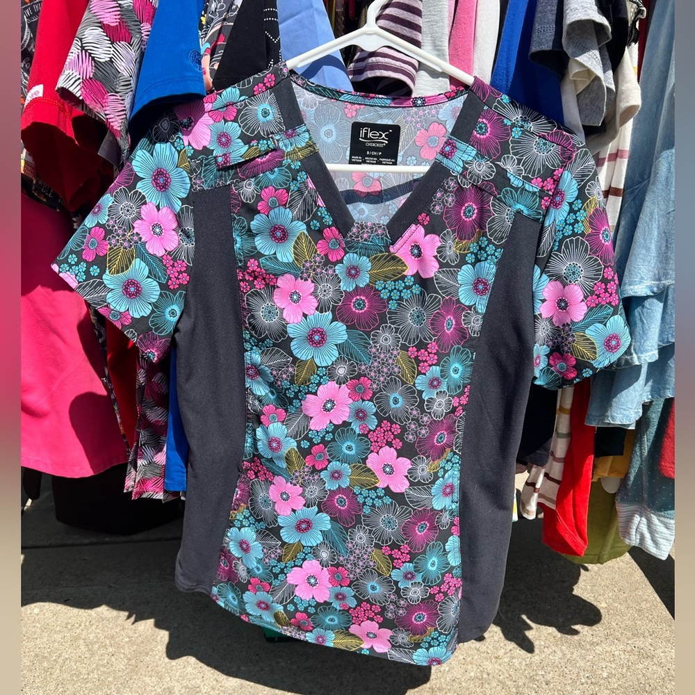Womens Scrub Top - Gray Floral